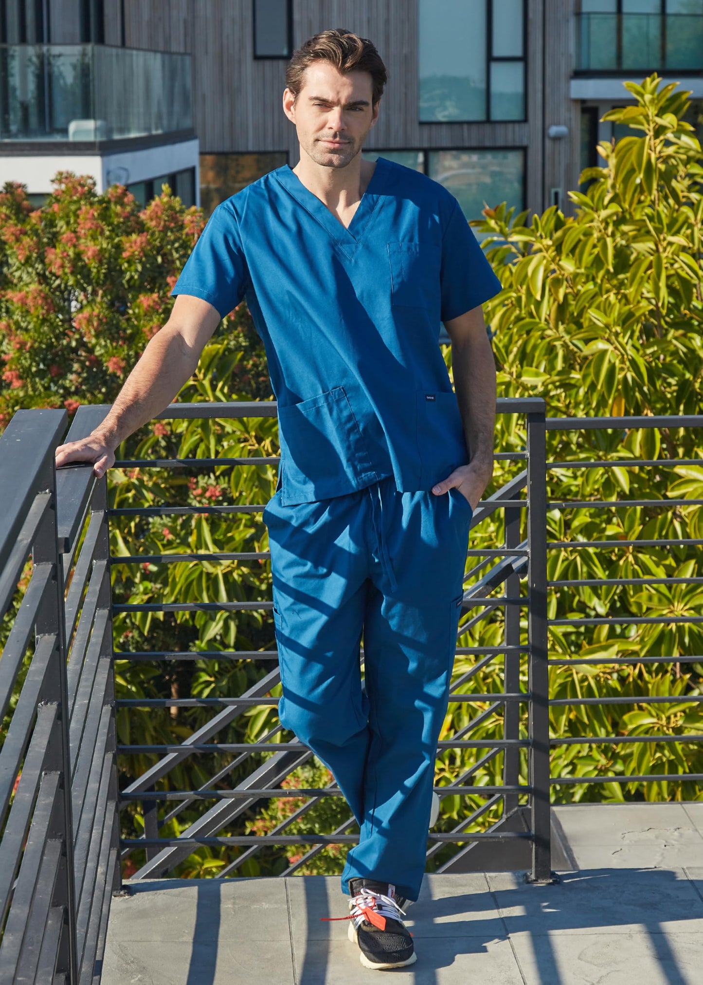 Dagacci Medical Uniform® Men's V-Neck Cargo Scrubs | Cotton Blend, Matching Top and Cargo Pants Set, 8 Pockets, Elastic Drawcord Waistband, for Men in Healthcare