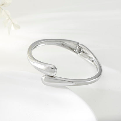 2pcs Gold Bangle Bracelets for Women, Trendy Hinged Cuff Open Wide Chunky Gold Bracelet Stack Arm Cuff Jewelry for Women