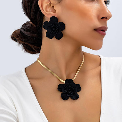 Vintage Flower Necklace Earring Set Gold Snake Chain Necklace Bohemian Red Flowers Choker Necklaces Hypoallergenic Statement Flower Stud Earrings Elegant Bridal Wedding Summer Beach Jewelry
