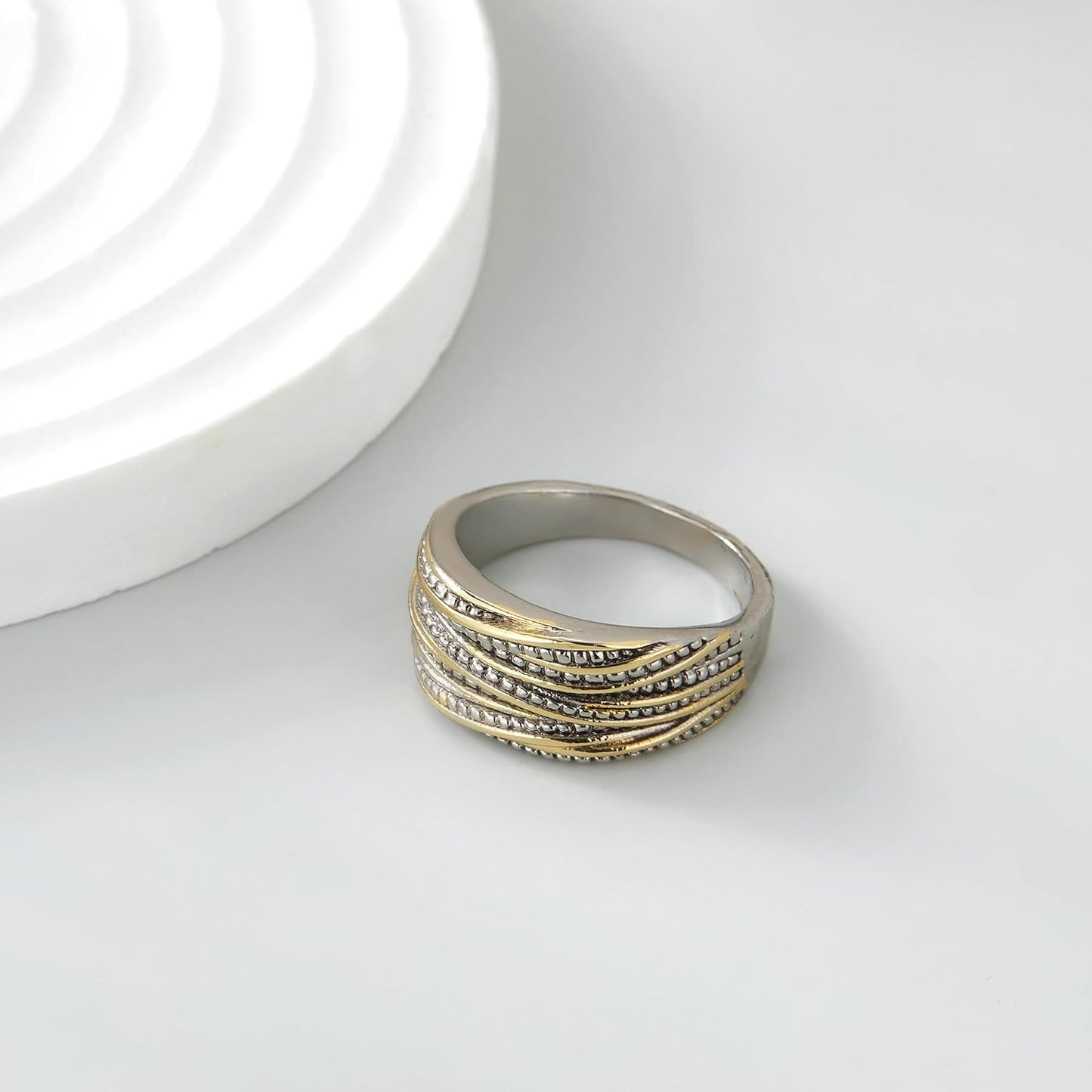 Mytys 2 Tone Intertwined Crossover Statement Ring Fashion Chunky Band Rings for Women Wide Index Finger Rings Costume Jewelry