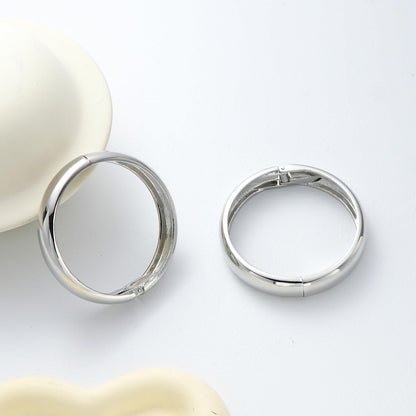2pcs Gold Bangle Bracelets for Women, Trendy Hinged Cuff Open Wide Chunky Gold Bracelet Stack Arm Cuff Jewelry for Women