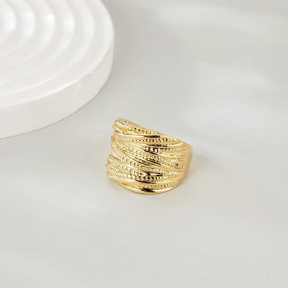 Mytys 2 Tone Intertwined Crossover Statement Ring Fashion Chunky Band Rings for Women Wide Index Finger Rings Costume Jewelry