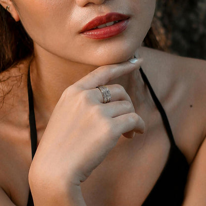 Mytys 2 Tone Intertwined Crossover Statement Ring Fashion Chunky Band Rings for Women Wide Index Finger Rings Costume Jewelry