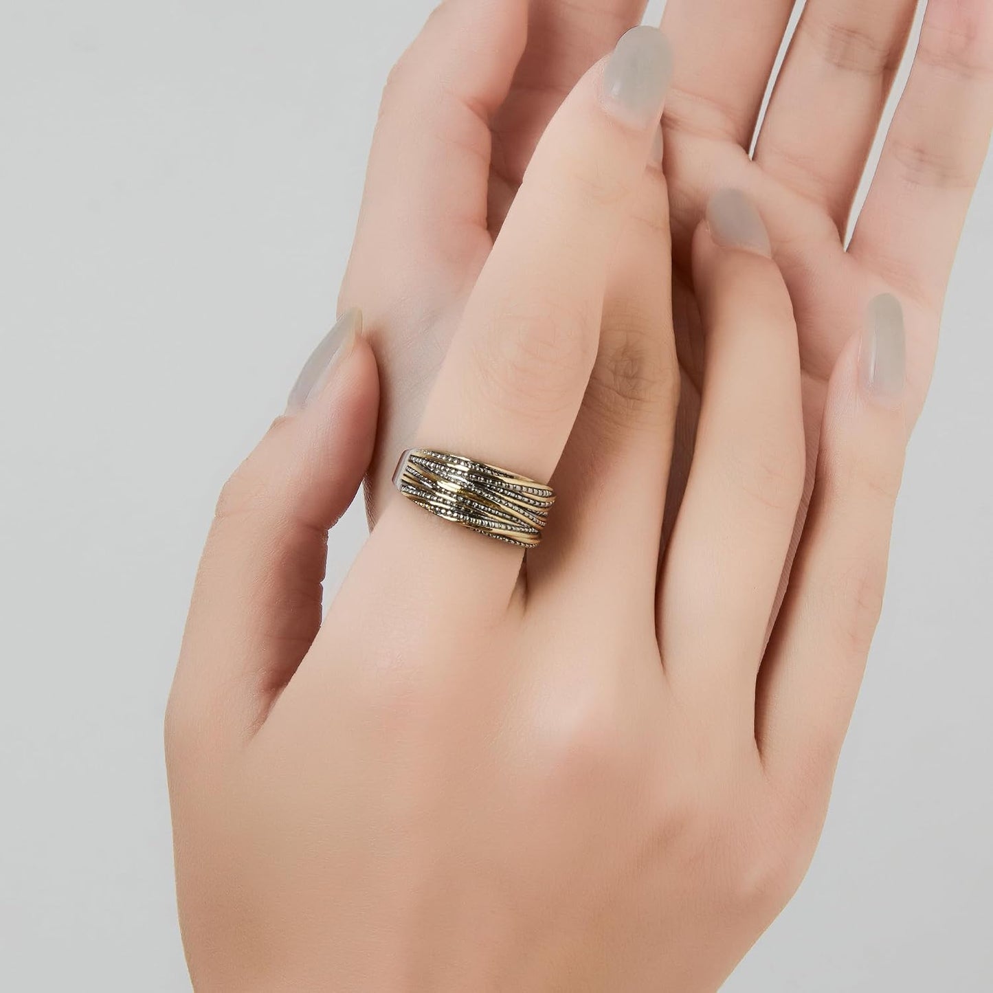 Mytys 2 Tone Intertwined Crossover Statement Ring Fashion Chunky Band Rings for Women Wide Index Finger Rings Costume Jewelry