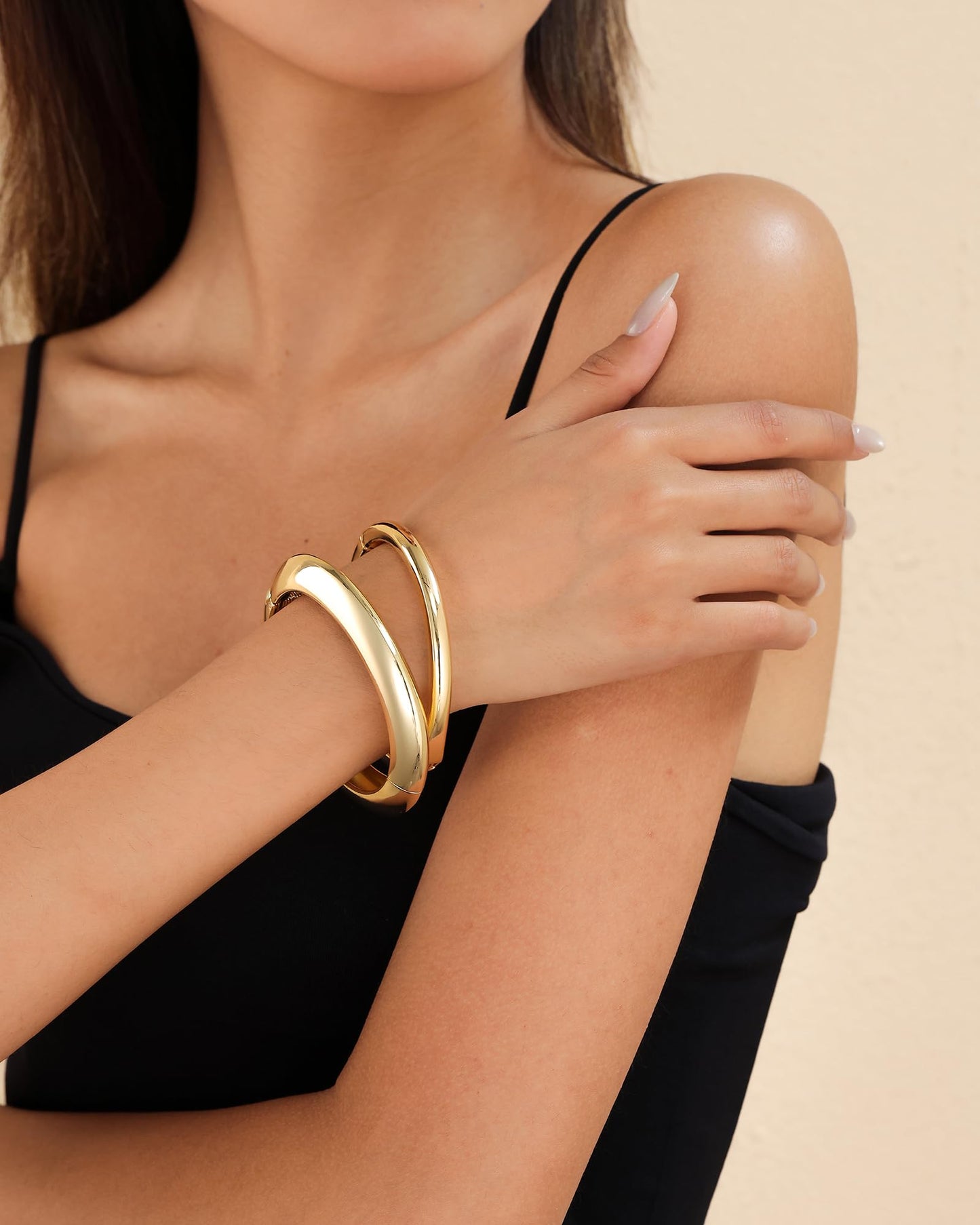 2pcs Gold Bangle Bracelets for Women, Trendy Hinged Cuff Open Wide Chunky Gold Bracelet Stack Arm Cuff Jewelry for Women