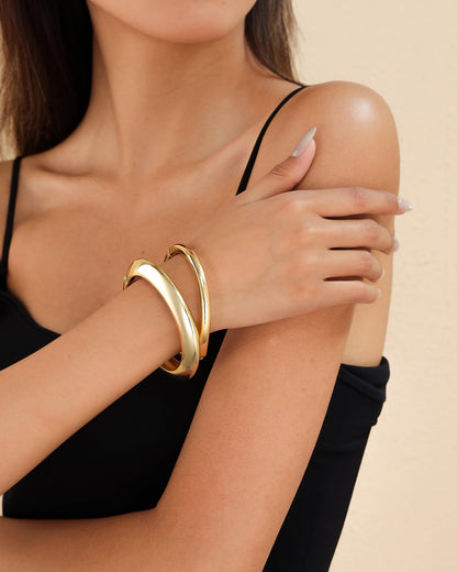 2pcs Gold Bangle Bracelets for Women, Trendy Hinged Cuff Open Wide Chunky Gold Bracelet Stack Arm Cuff Jewelry for Women