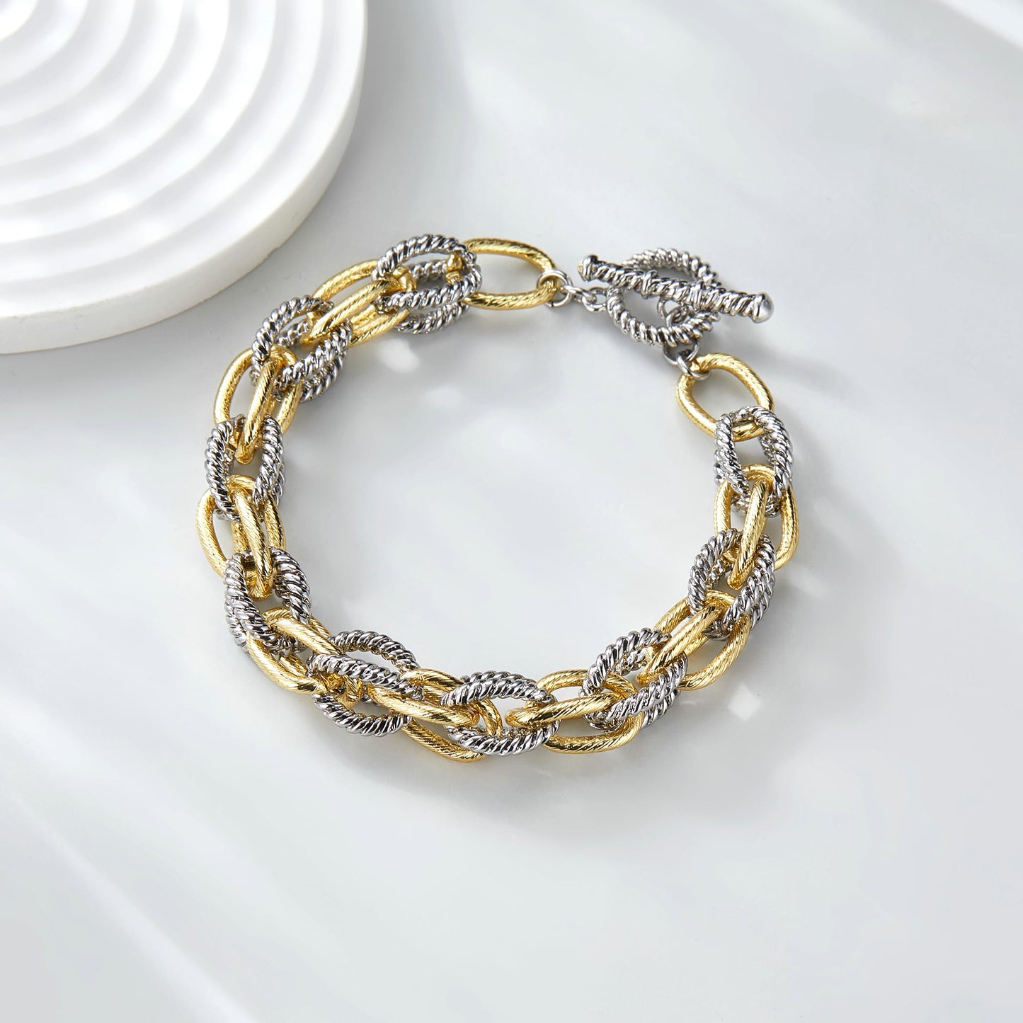 Mytys Chunky Chain Link Bracelet Two-Tone Mixed Metal Textured Toggle Clasp Statement Bangle Bracelet Jewelry for Women Fashion