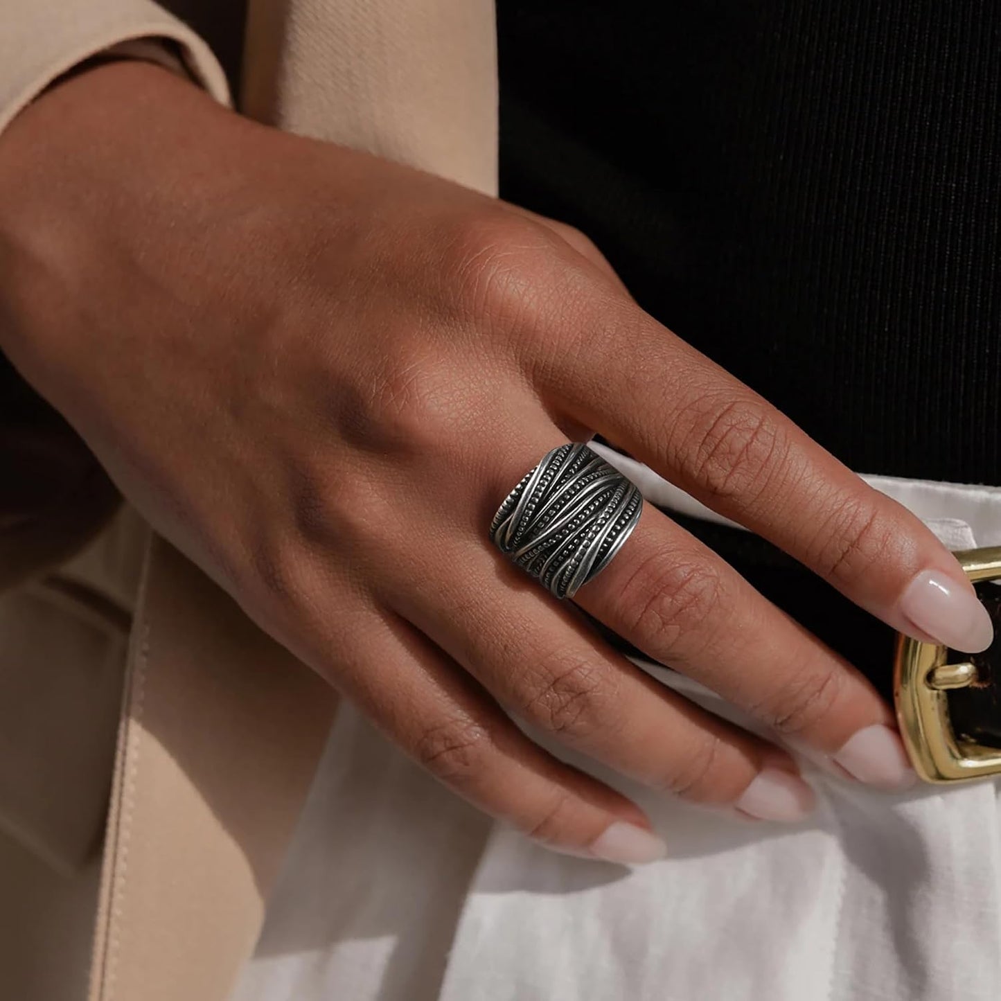 Mytys 2 Tone Intertwined Crossover Statement Ring Fashion Chunky Band Rings for Women Wide Index Finger Rings Costume Jewelry