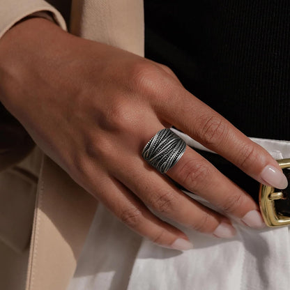 Mytys 2 Tone Intertwined Crossover Statement Ring Fashion Chunky Band Rings for Women Wide Index Finger Rings Costume Jewelry