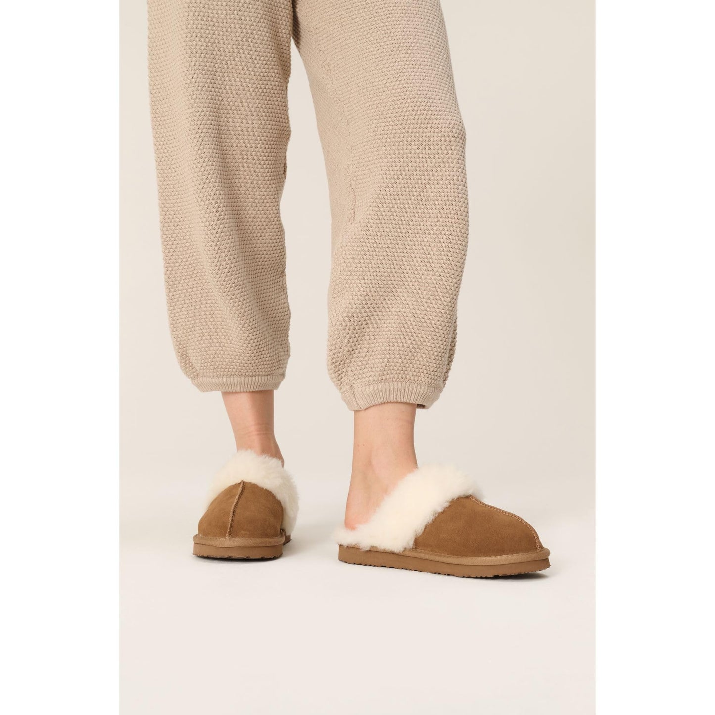 Project Cloud Genuine Leather Slippers for Women with Genuine Fur Lining, Non-Slip Indoor/Outdoor Clog Mule Slippers, Memory Foam Insole