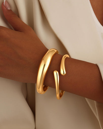 2pcs Gold Bangle Bracelets for Women, Trendy Hinged Cuff Open Wide Chunky Gold Bracelet Stack Arm Cuff Jewelry for Women