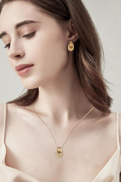 Gold Knot Pendant Necklace for Women Gold Statement Geometric Necklace Dainty Link Choker Necklace Trendy Jewelry Accessories