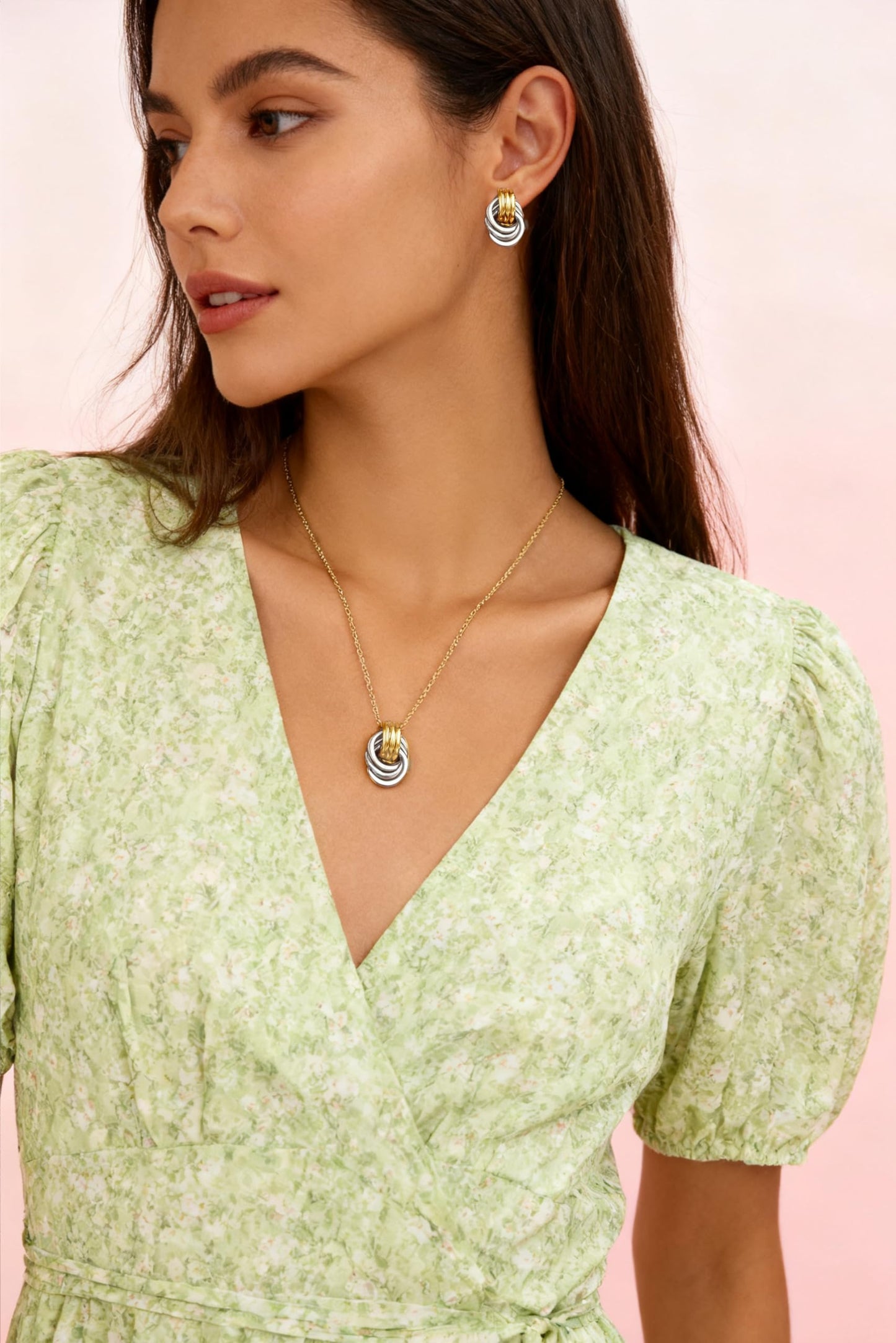 Gold Knot Pendant Necklace for Women Gold Statement Geometric Necklace Dainty Link Choker Necklace Trendy Jewelry Accessories