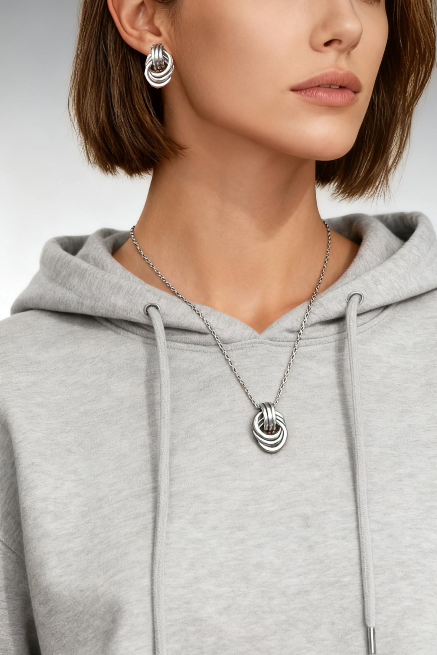 Gold Knot Pendant Necklace for Women Gold Statement Geometric Necklace Dainty Link Choker Necklace Trendy Jewelry Accessories