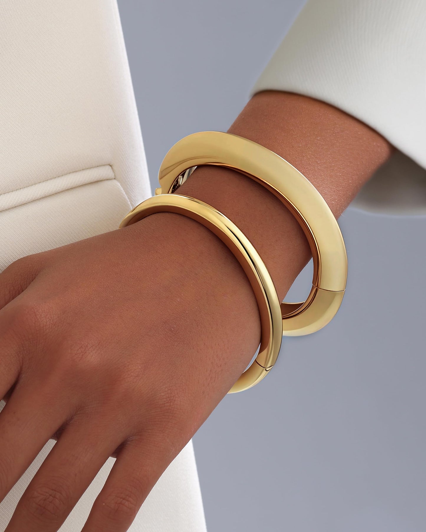 2pcs Gold Bangle Bracelets for Women, Trendy Hinged Cuff Open Wide Chunky Gold Bracelet Stack Arm Cuff Jewelry for Women