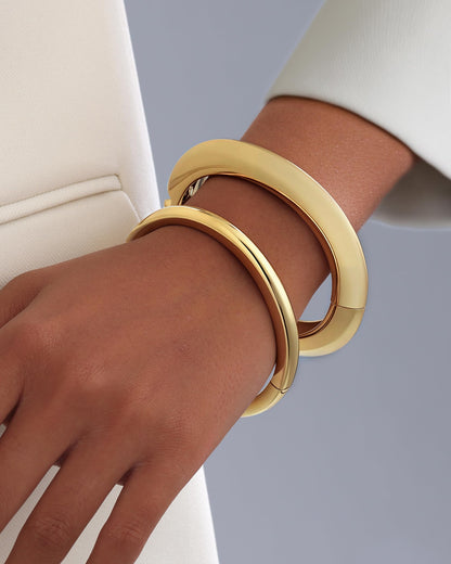 2pcs Gold Bangle Bracelets for Women, Trendy Hinged Cuff Open Wide Chunky Gold Bracelet Stack Arm Cuff Jewelry for Women