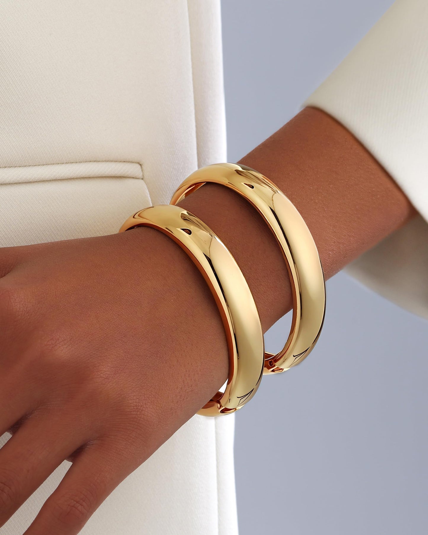 2pcs Gold Bangle Bracelets for Women, Trendy Hinged Cuff Open Wide Chunky Gold Bracelet Stack Arm Cuff Jewelry for Women