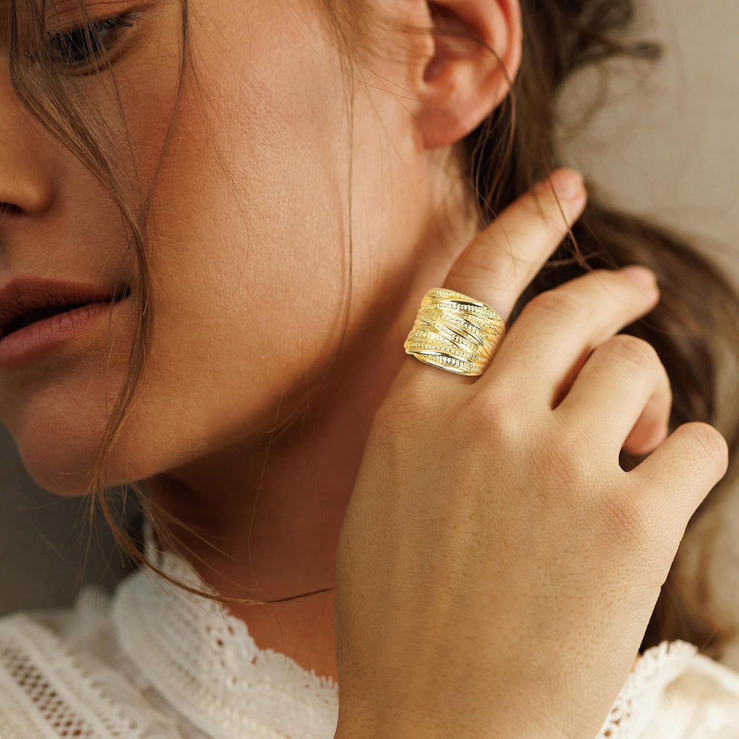 Mytys 2 Tone Intertwined Crossover Statement Ring Fashion Chunky Band Rings for Women Wide Index Finger Rings Costume Jewelry