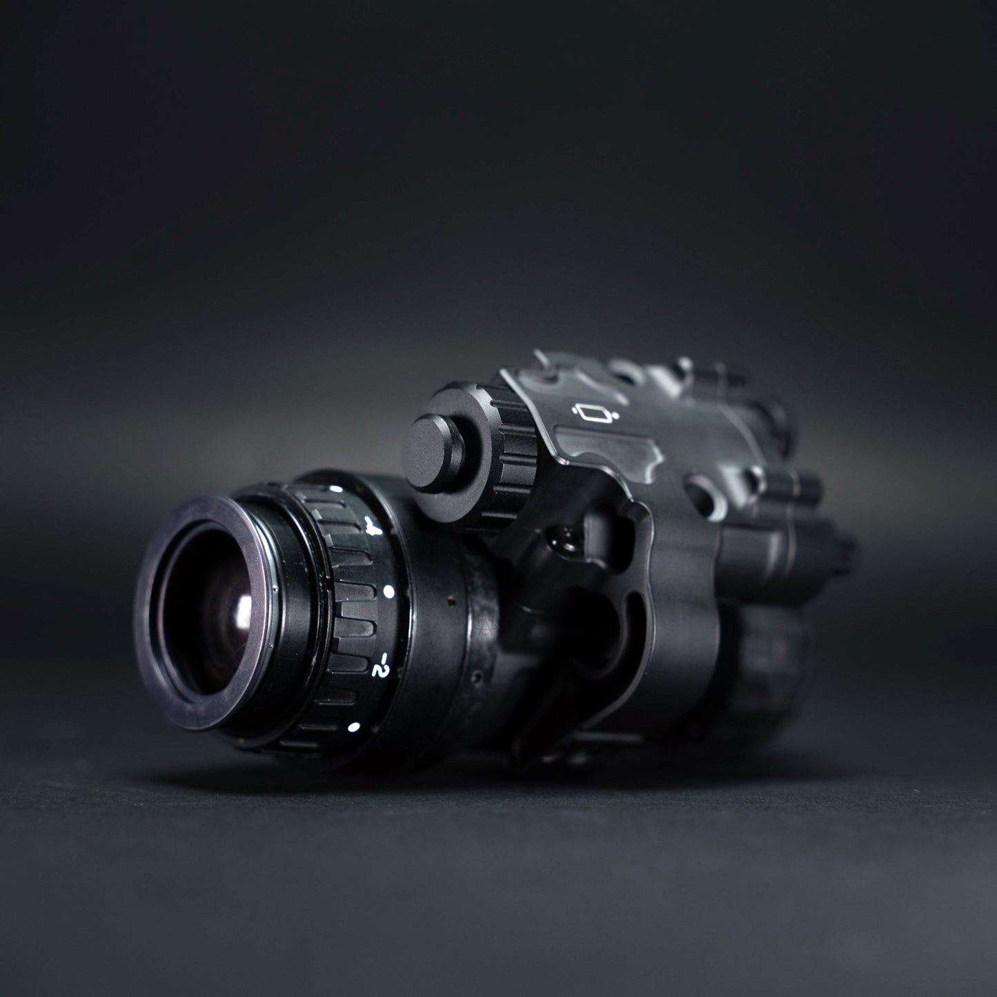 MH-14 | Gen 3 White Phosphor w/ Up to 3000 FOM & Manual Gain | Just 8.6 Oz & 50+ Hours of Runtime